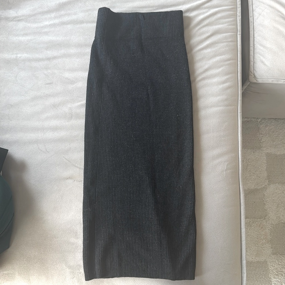 Aritzia Sweater midi skirt - XS